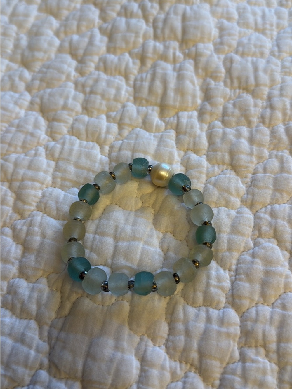 Beaded Bracelet in Green & Gold Like New